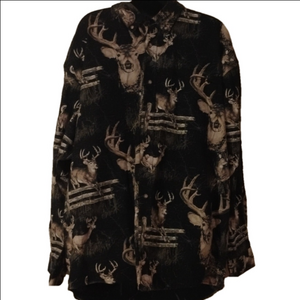 River size XL men's Buck print shirt. Nice thick material.